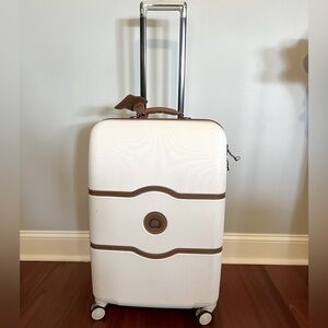 Delsey Chatelet medium check in rolling suitcase